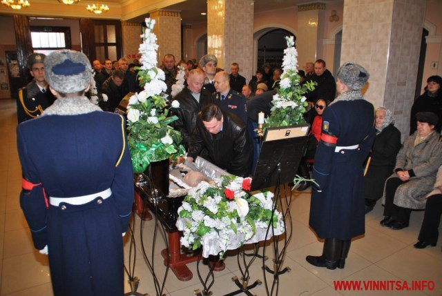 9 березня у Вінниці попрощались з легендарним військовим льотчиком, генерал-лейтенантом Василем Нікіфоровим