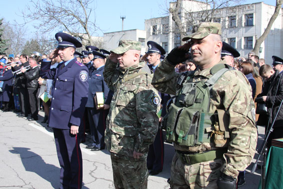  У Вінниці зустріли правоохоронців, які без втрат повернулись зі Сходу України