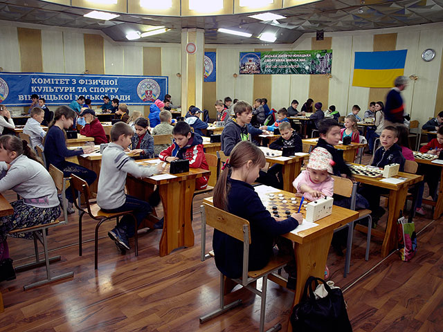 У першому Всеукраїнському шашковому фестивалі змагалось майже 100 дітей з усієї країни