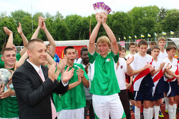 Переможці Вінницького «Міні Євро – 2012» отримали квитки на справжнє „Євро” від Сергія Кудлаєнка