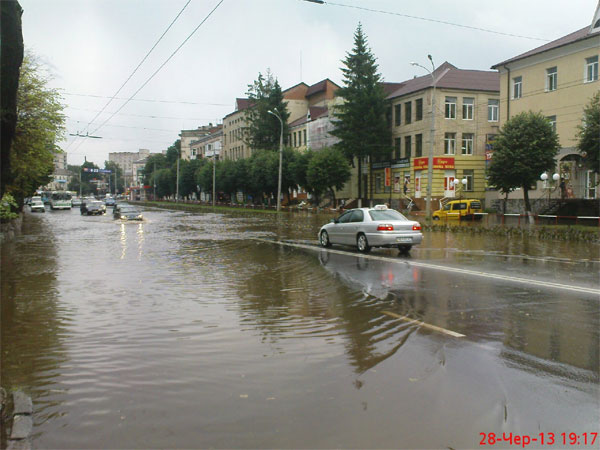 потоп біля Петроцентру у Вінниці