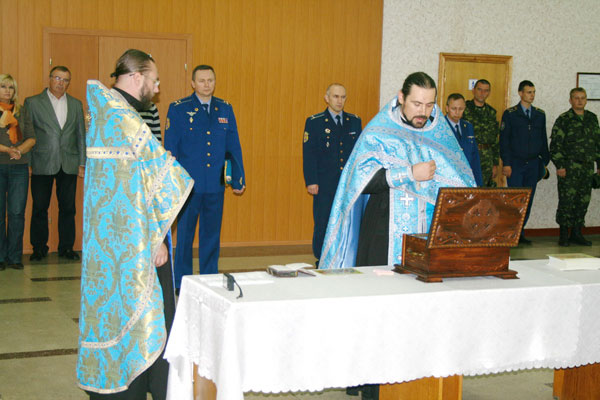 Ікона “Собор всіх святих воїнів” та ковчег з мощами 12 святих воїнів у Командуванні Повітряних Сил Збройних Сил України