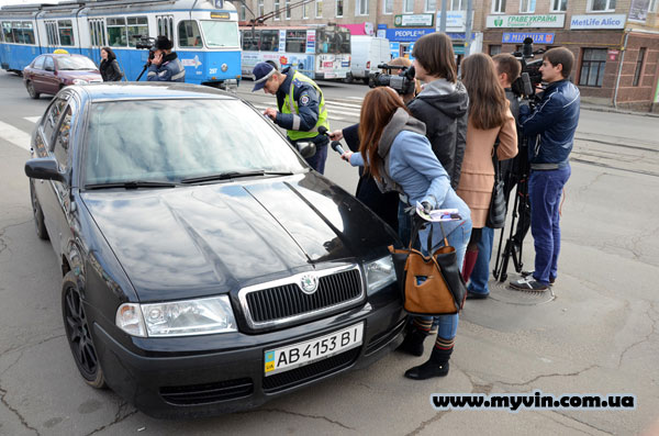 Сьогодні у Вінниці водіїв-порушників інспектори відправляли до батюшки