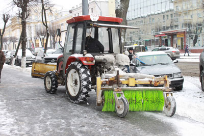 Комунальники очищають Вінницю від снігу з шостої ранку