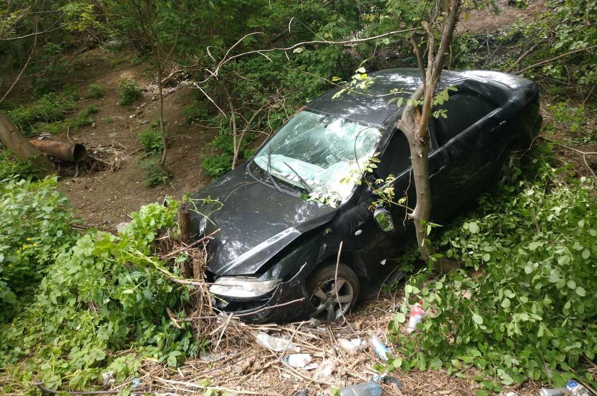 У Вінниці іномарка злетіла з мосту: в ДТП постраждала жінка