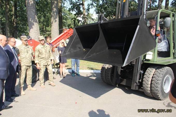 Військова частина, яка обслуговує Калинівський арсенал, отримала нову спецтехніку