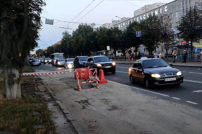 У Вінниці перекопали вулицю Келецьку. Автомобілістів чекають затори