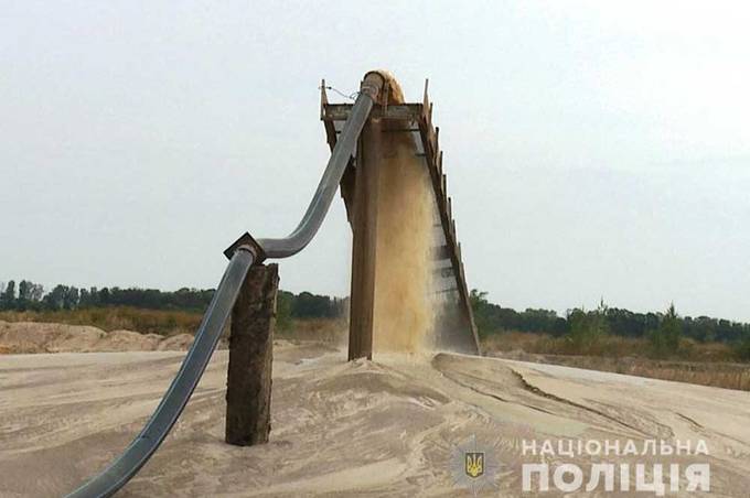 На Вінниччині поліцейські припинили незаконний видобуток піску