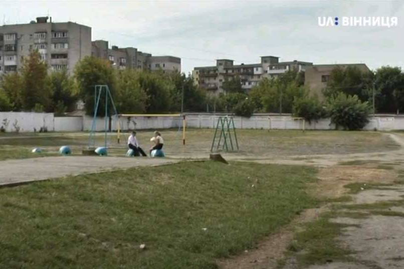 Понад три роки на подвір'ї 6-ї вінницької школи не можуть побудувати спортивне ядро