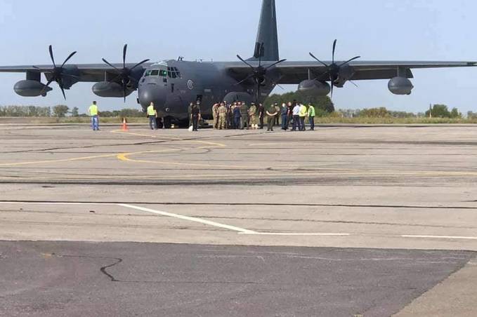 В аеропорт "Вінниця" прибула військова авіація НАТО