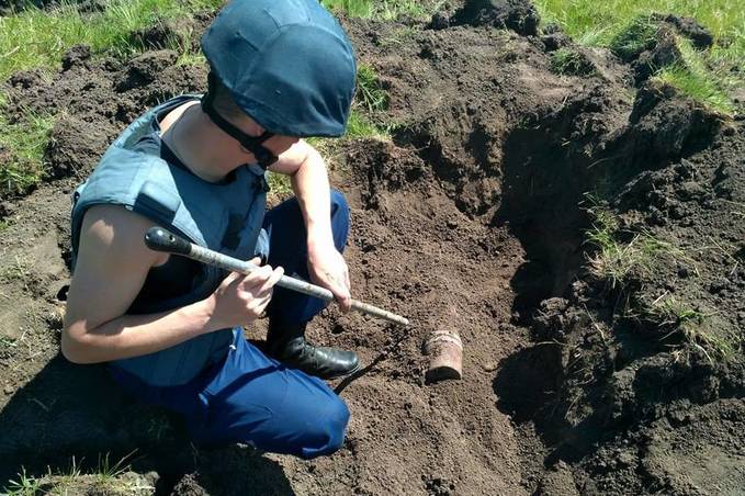 У Вінницькому районі піротехніки ДСНС знешкодили 76-міліметровий артснаряд