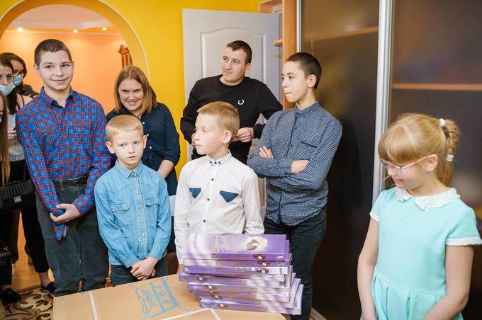 Вихованці вінницького будинку сімейного типу отримали подарунки до Дня захисту дітей 
