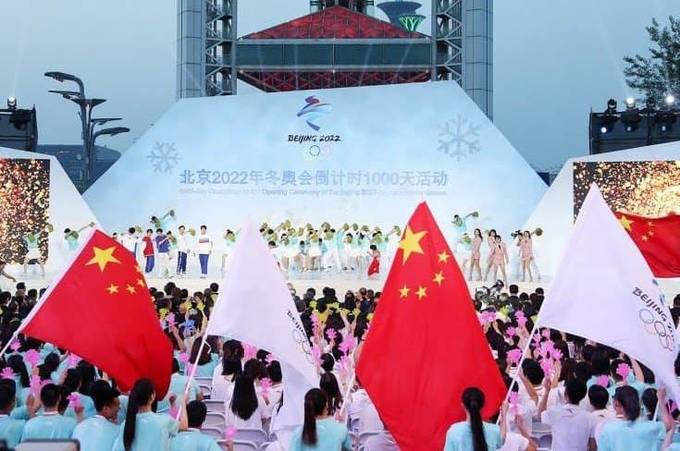 Спортсменів Пекіна-2022 запросили підписати мурал «Олімпійське перемир'я»​