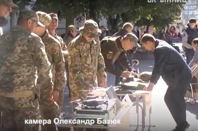 Виставкою зброї та військового спорядження у Вінниці відзначили день миру