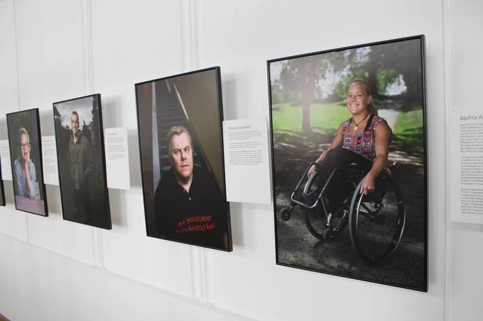 РівноДоступність: у Вінниці діє фотовиставка про людей з інвалідністю