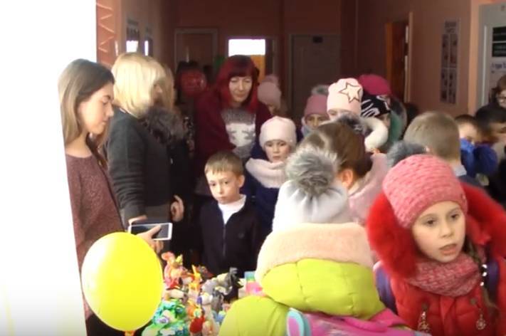 В школі №29 влаштували благодійний ярмарок, аби допомогти онкохворим діткам