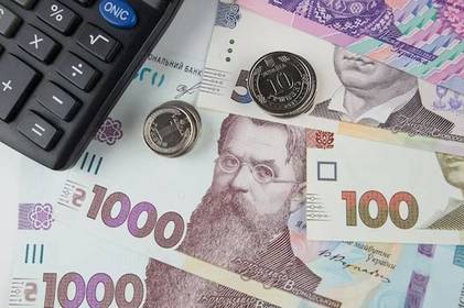 Зарплати в Україні: в НБУ повідомили, коли зростуть виплати 