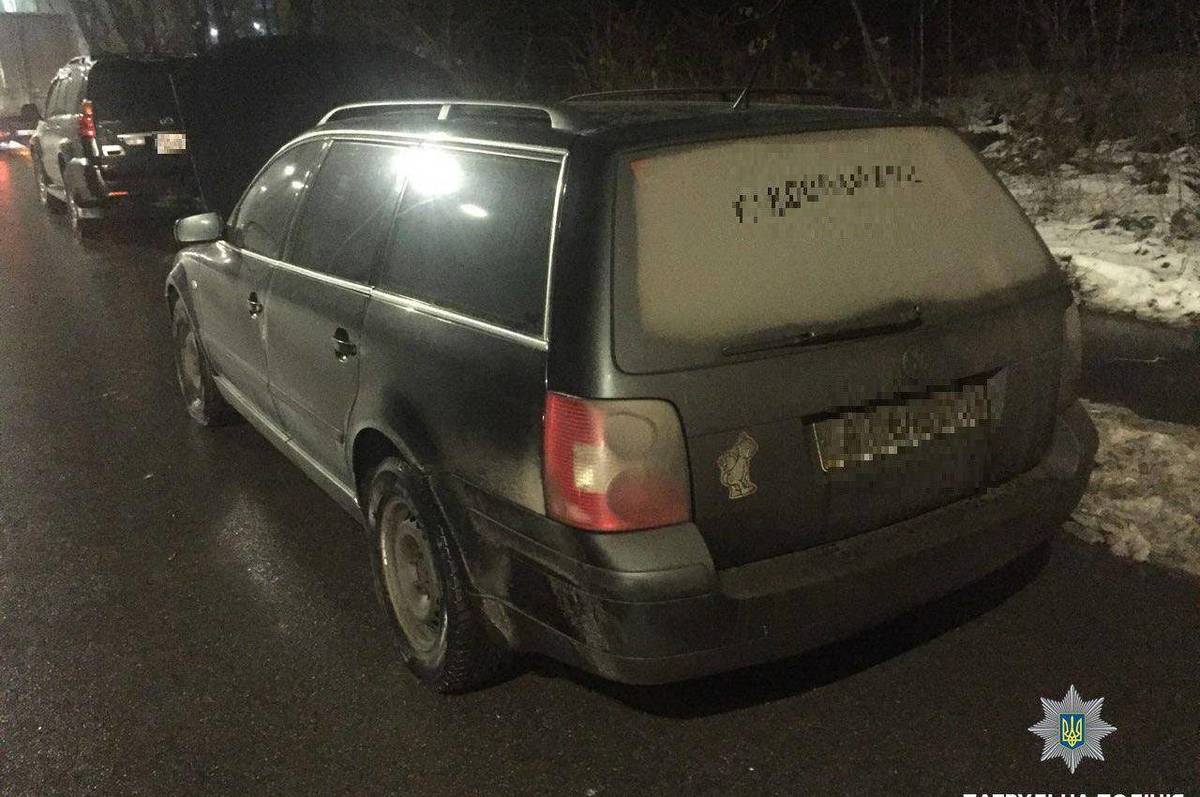 На в'їзді у Вінницю поліцейські зупинили автівку з перебитим номером кузова