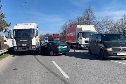 У Вінниці сталась аварія за участю трьох автомобілів: серед постраждалих маленька дитина