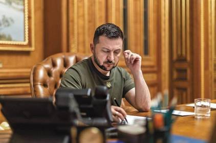 Володимир Зеленський підписав ряд нових указів про звільнення