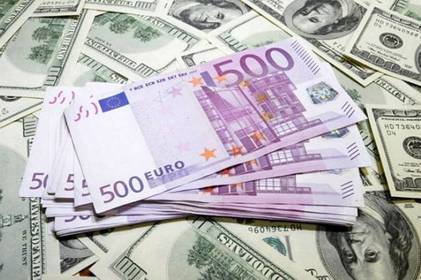 Скільки сьогодні коштує євро, долар та злотий: курс НБУ