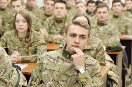 Україна планує запровадити загальновійськову підготовку у школах та інших навчальних закладах