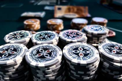 Комбинации в покере: обзор основных правил игры
