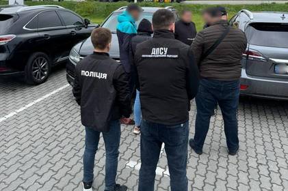 На Вінниччині викрили чоловіка, який "допомагав" військовозобов'язаним потрапити за кордон (фото)