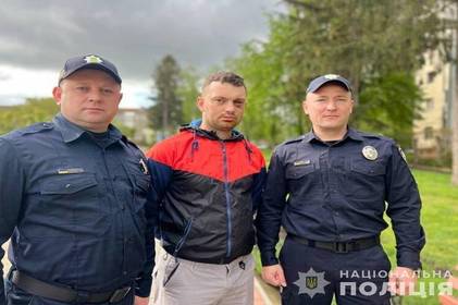 Керівники поліції Вінниччини відвідали в лікарні травмованого поліцейського