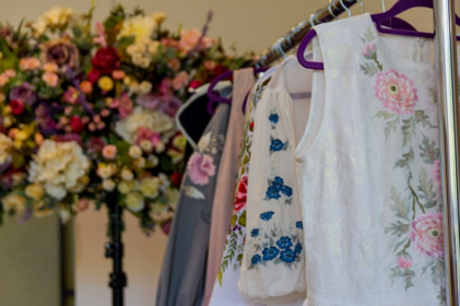 Вишитий одяг Ірини Олонічевої, що користується попитом у всьому світі, створюється у Вінниці
