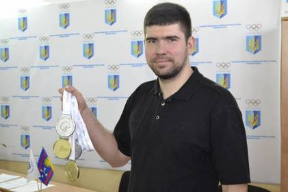 Вінничанин-паралімпієць Олексій Денисюк виборов «бронзу» у перший день змагань Кубка світу з кульової стрільби