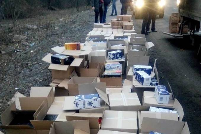 Вінницькі поліцейські затримал водія вантажівки, який перевозив 4 тонни безакцизного алкоголю