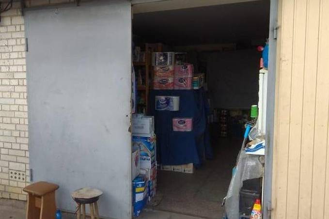 На Вишеньці вінничанка перелаштувала свій гараж під  лікеро-горілчаний "магазин"