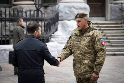 Зеленський нагородив Олексія Мазура з Вінниччини орденом «За мужність» III ступеня Зеленський нагородив Олексія Мазура з Вінниччини орденом «За мужність» III ступеня