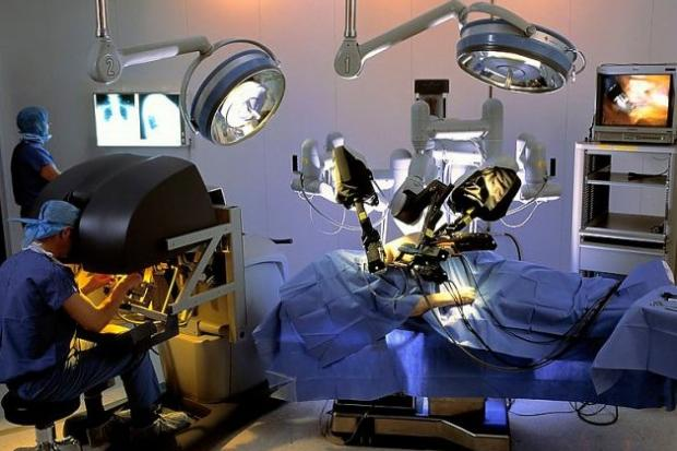 Вінницький робот-хірург ДаВінчі провів свою першу операцію


