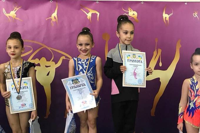 Вихованки 1-ї  вінницької спортивної школи здобули на фестивалі з художньої гімнастики 7 медалей