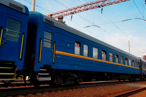 Укрзалізниця призначила ще три додаткових поїзди з Києва до Івано-Франківська, Херсона та Хмельницького