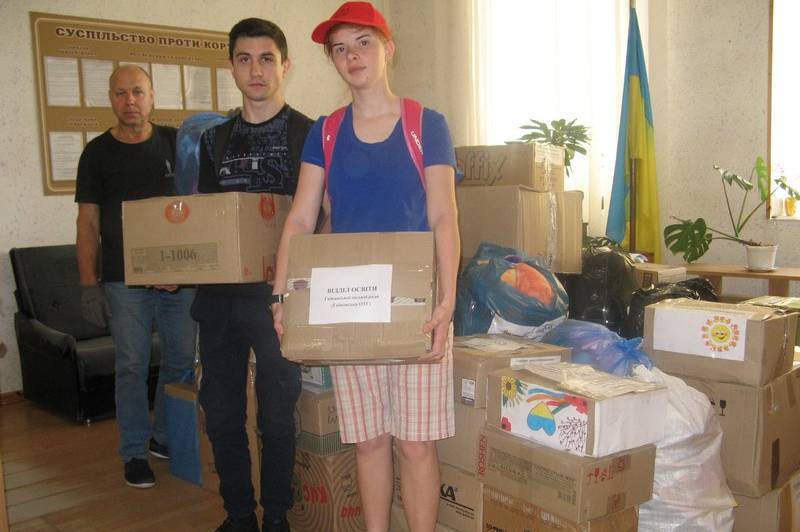 Школярі Вінниччини зібрали книги та іграшки для дітей-сиріт з Донеччини
