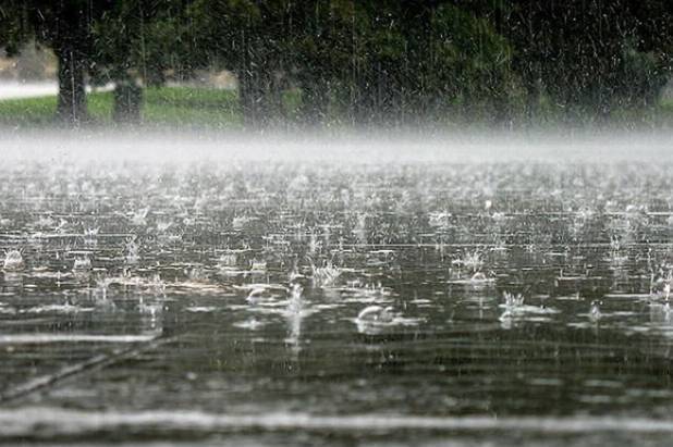 Синоптики попереджають про град, шквали та сильні зливи