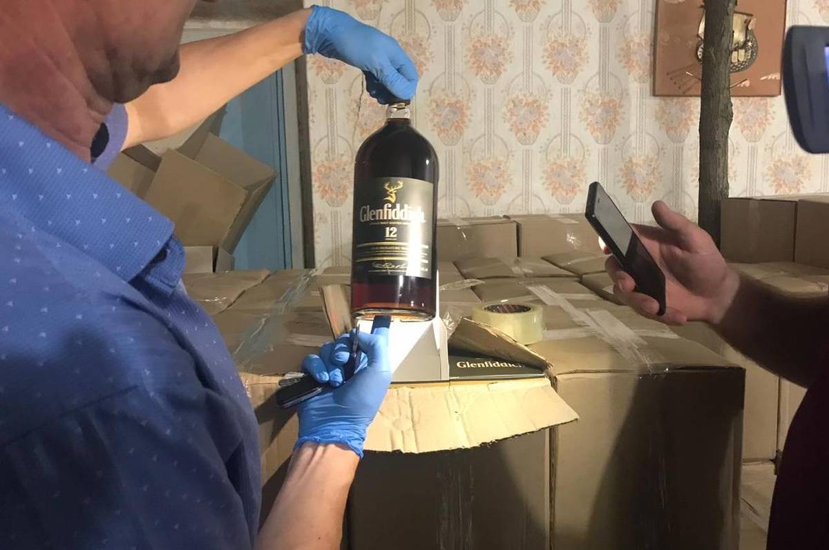 На Вінниччині виявили підпільний цех з виявлення "елітного" алкоголю