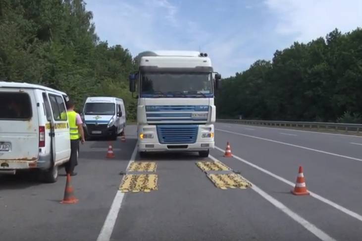 На дорогах Вінниччини перевіряють вагу вантажівок