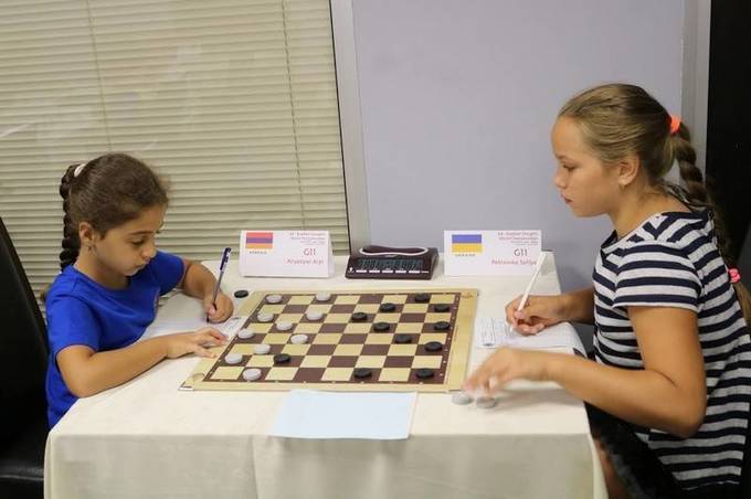 На Чемпіонаті світу з шашок в м. Ізмір (Туреччина) чемпіонські титули отримали двоє юних вінничан