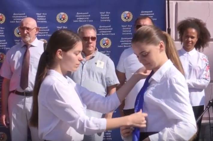 Більше тисячі першокурсників "посвятили" у студенти Донецького національного університету імені Василя Стуса