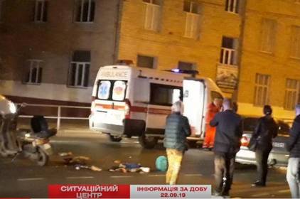 На вулиці Брацлавській водій Nissan збив чоловіка на мопеді
