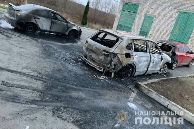 На вулиці Зулінського згоріло три авто: поліція розслідує підпал