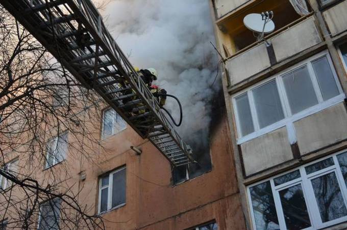 Під час пожежі в багатоповерхівці на П.Запорожця врятували чоловіка
