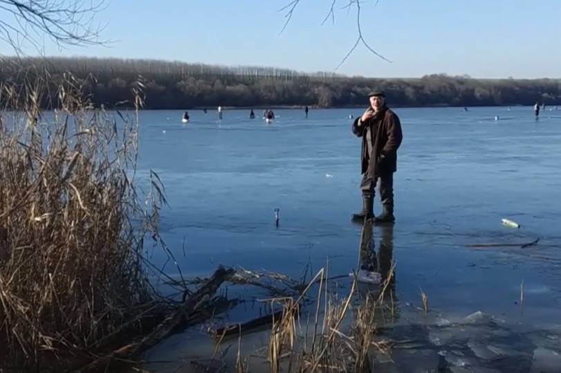 Вінницькі рятувальники  закликають не виходити на ледь замерзлі водойми