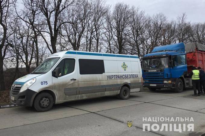 На Вінниччині поліція перевіряє дотримання водіями норм вантажних перевезень