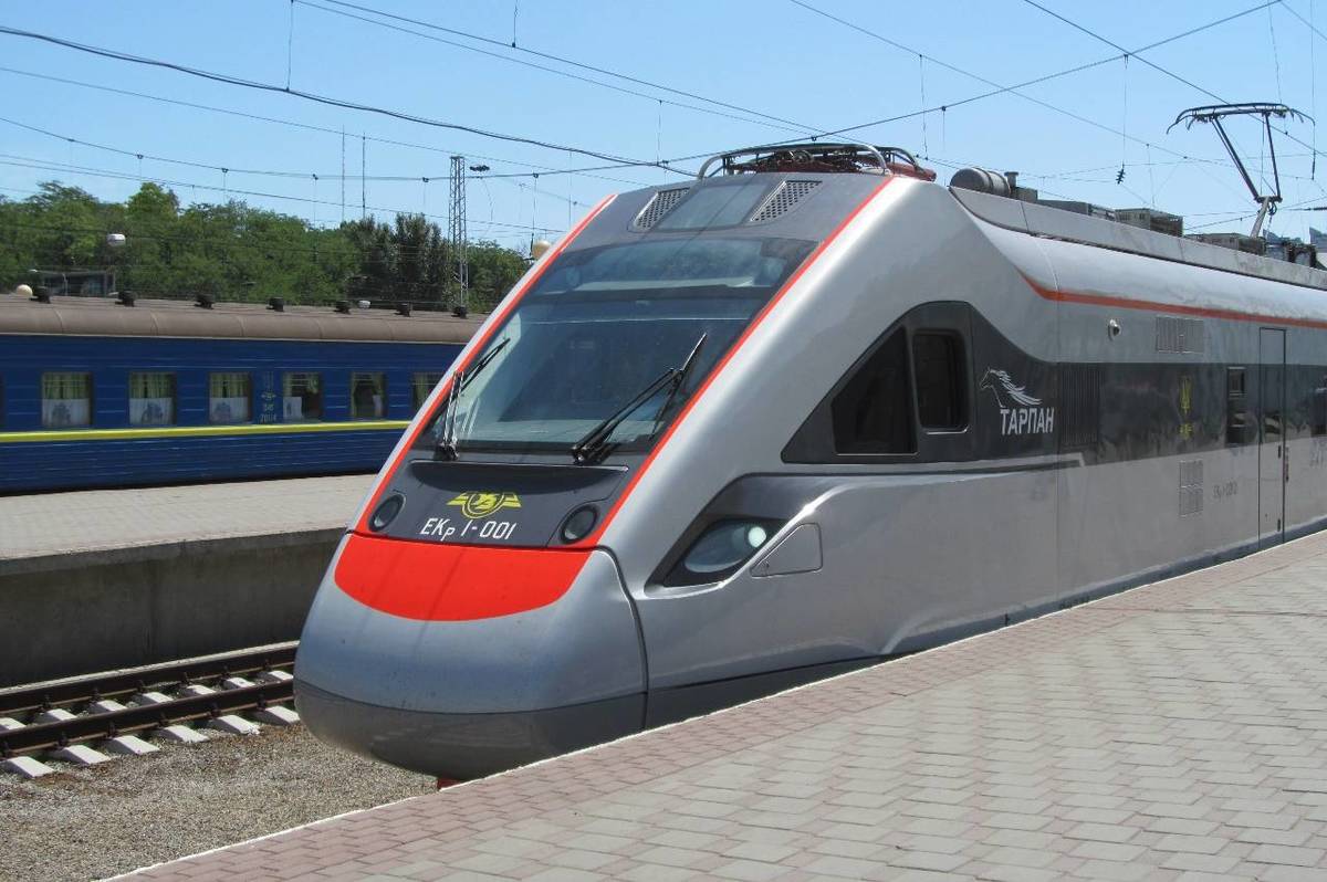 На період карантину Укрзалізниця призупиняє рух деяких поїздів через державний кордон