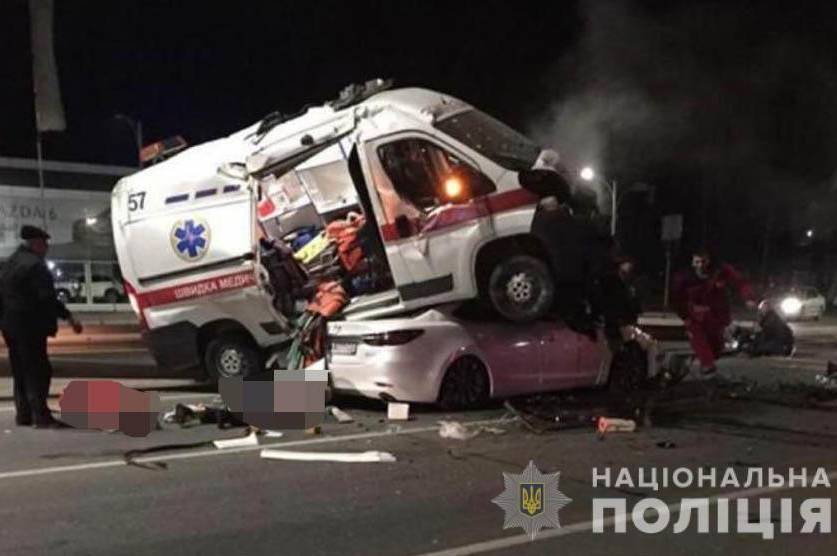 Потрійна ДТП на Немирівському шосе: не пропустили карету "швидкої", яка везла пацієнта до лікарні